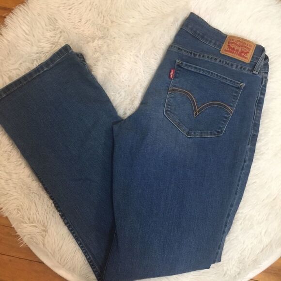 Levi’s Big Booty Stretch Jeans! Hugs curves! - Picture 3 of 5